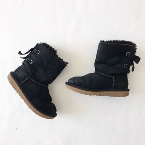 UGG black Bailey bow boots GUC - wear by the toes size 13